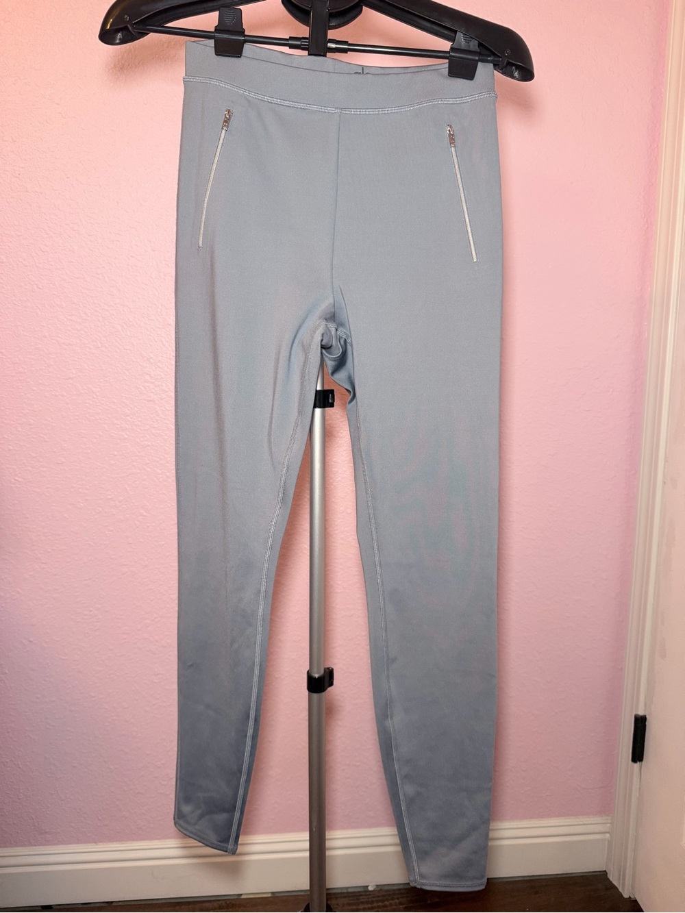 Alo blue/Gray Active Leggings with Zip Pockets